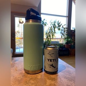 Yeti RAMBLER®
1.36 L BOTTLE sea foam